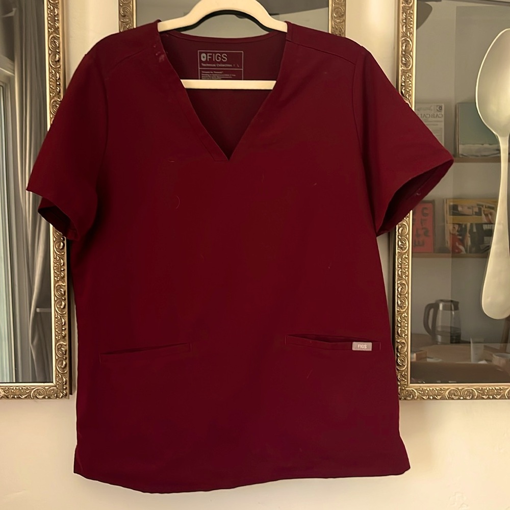 Figs Women's Short Sleeve Top in Large- wine